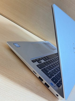 Dell Inspiron 5370 i5 / 8GB / 256GB SSD