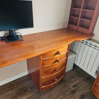 Escritorio de madera marrón 2,70 largo 56 ancho