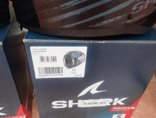 Casco de moto Shark negro y azul