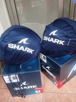 Casco de moto Shark negro y azul