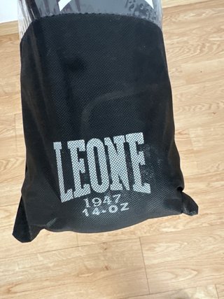 Punching ball de boxeo + guantes Leone