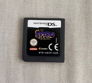 Nintendo DSi Rossa + Caricatore + Giochi