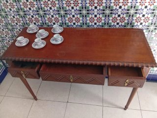 Consola de madera con cajones