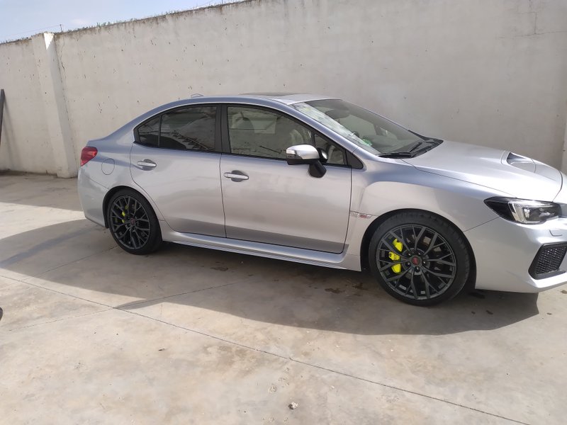 Subaru WRX STI 2018 - foto 1