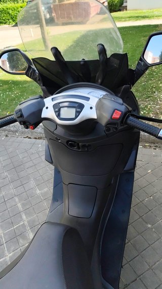 Maxi Scooter Negra en Buen Estado