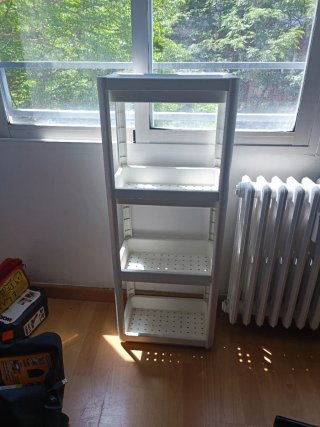 Estantería de plástico blanca