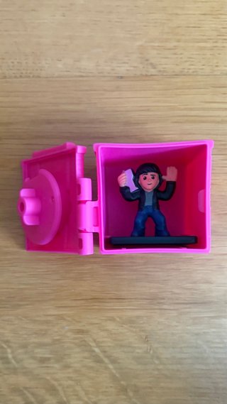 Stranger Things Figura y Caja Mc donals