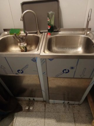 2 Lavamanos con doble pedal agua fría y caliente