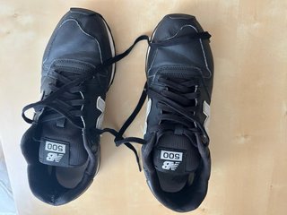 Zapatillas New Balance 500 Negras y Plateadas