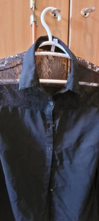 Camisa negra con encaje mujer