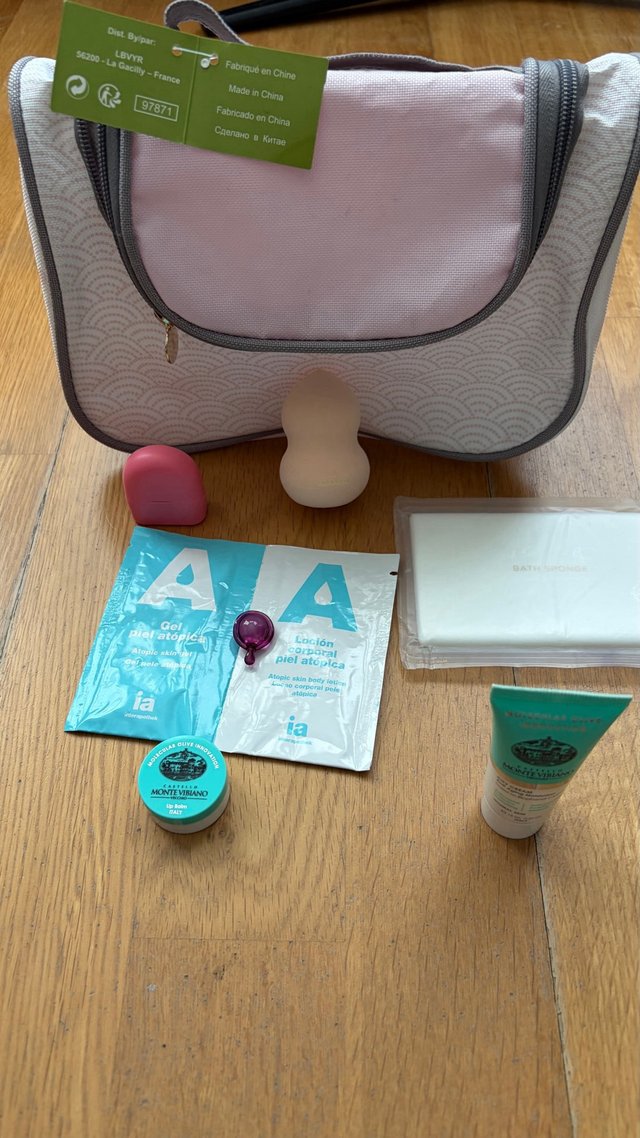 Neceser Yves Rocher  con complementos