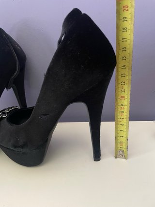 Zapatos de tacón terciopelo con pedrería