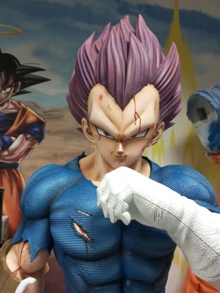 Figura Vegeta Ultra Ego