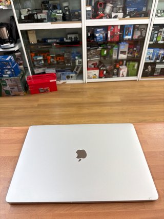 MacBook Pro 16” 2019 i7 16GB RAM 512GB SSD