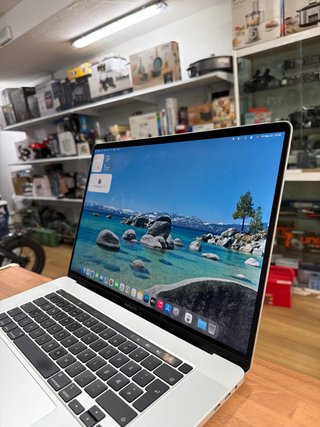 MacBook Pro 16” 2019 i7 16GB RAM 512GB SSD