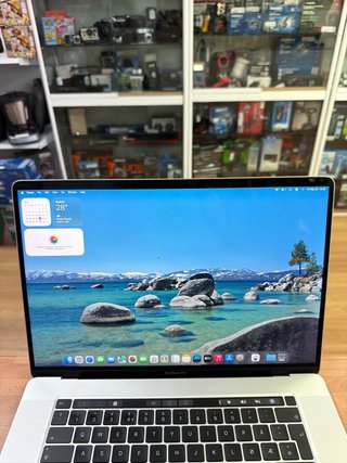 MacBook Pro 16” 2019 i7 16GB RAM 512GB SSD