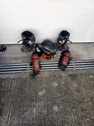 !OCASION! Lote Enduro Botas casco rodilleras Negra