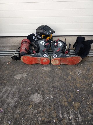 !OCASION! Lote Enduro Botas casco rodilleras Negra