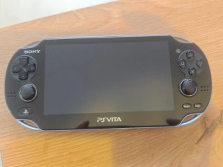 PlayStation Vita PCH-1004 Negra + Accesorios
