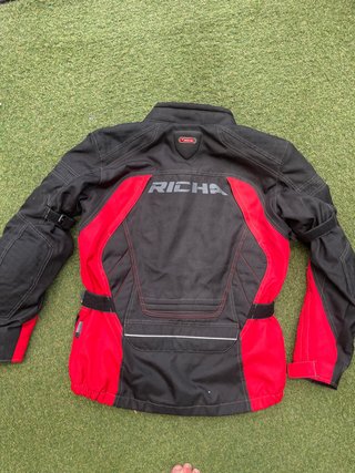 Chaqueta de moto Richa negra y roja con protección