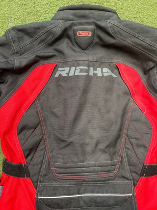 Chaqueta de moto Richa negra y roja con protección