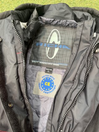Chaqueta de moto Richa negra y roja con protección
