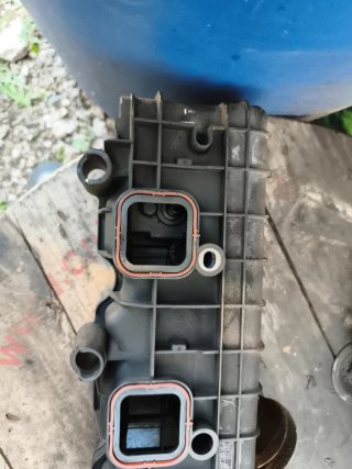 Se vende Colector de admisión repuesto