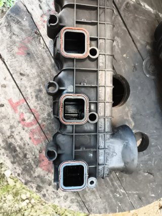 Se vende Colector de admisión repuesto