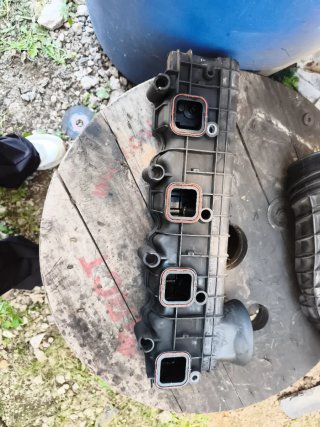 Se vende Colector de admisión repuesto