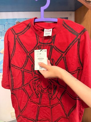 Camiseta Spiderman Marvel Bershka Roja