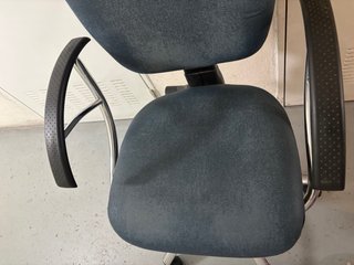 Silla de oficina giratoria vieja