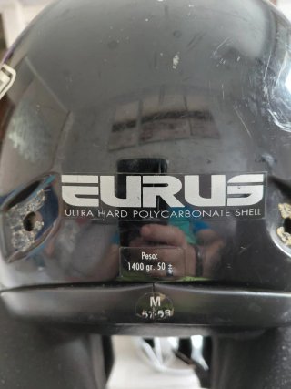 Casco de moto NZI negro y morado