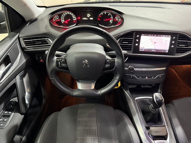 Peugeot 308 2021, foto 10