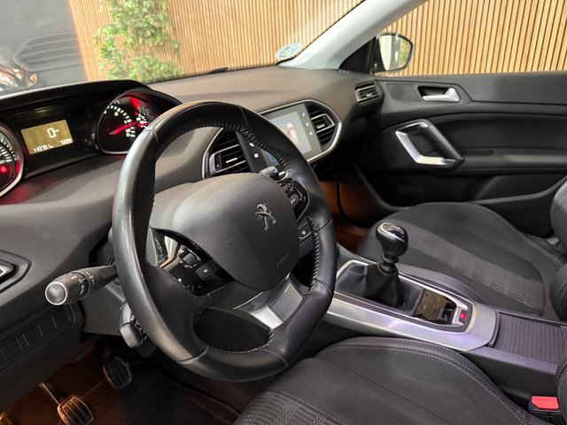 Peugeot 308 2021