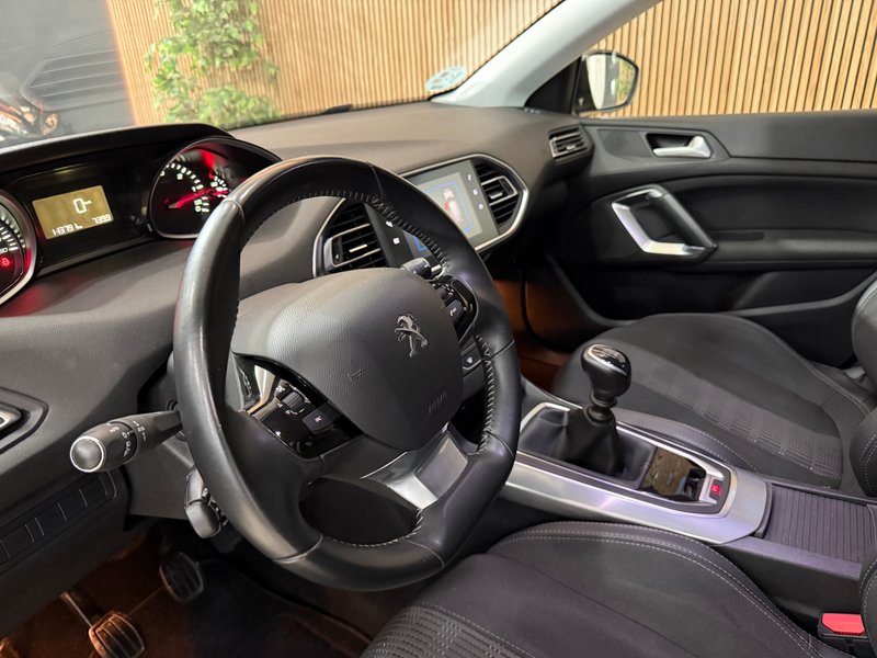 Peugeot 308 2021, foto 16