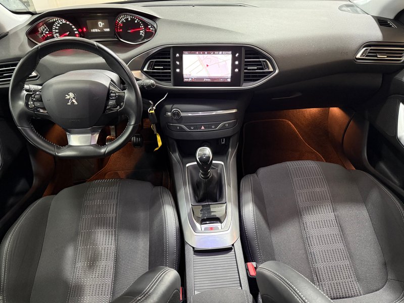 Peugeot 308 2021, foto 11