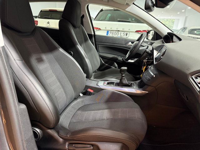 Peugeot 308 2021
