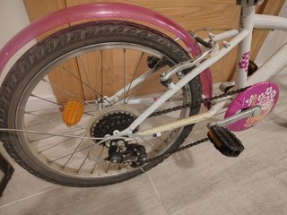 Bicicleta niña Decathlon 20 pulgadas blanca y rosa