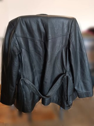 Chaqueta de piel vacuno con cinturón