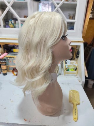 Peluca rubia sintética