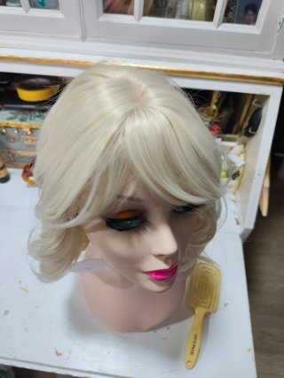 Peluca rubia sintética