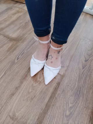 Zapatos de tacón blancos