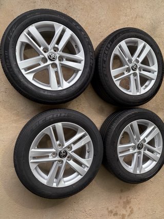 Llantas Toyota Corolla (4 unidades)