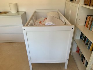 Cuna de bebé IKEA blanca