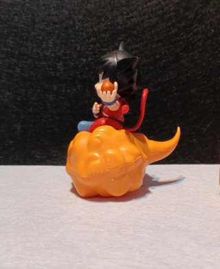 Figura Goku Niño en Nube Kinton - Dragon Ball