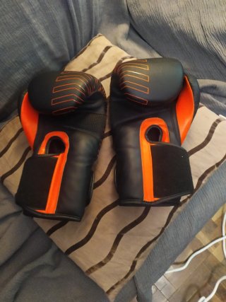 Guantes de boxeo FWG negros y naranjas