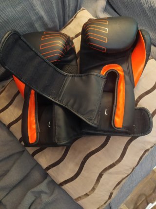 Guantes de boxeo FWG negros y naranjas