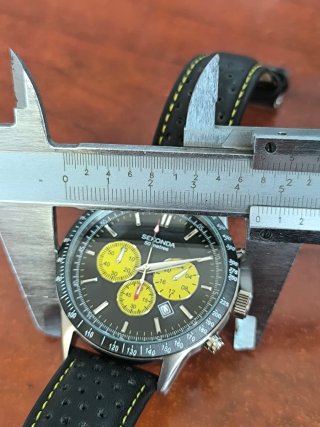 Reloj Sekonda Cronógrafo Negro y Amarillo