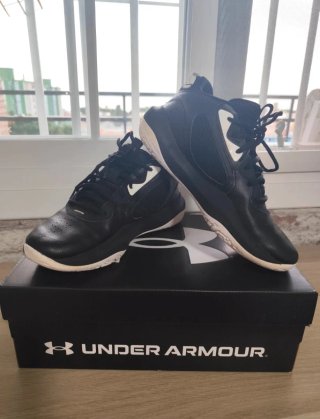 Zapatillas Baloncesto Under Armour Negras Doradas