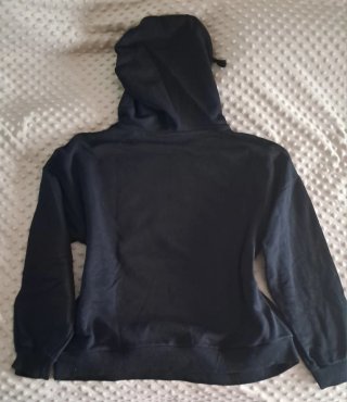 Sudadera negra con gorro